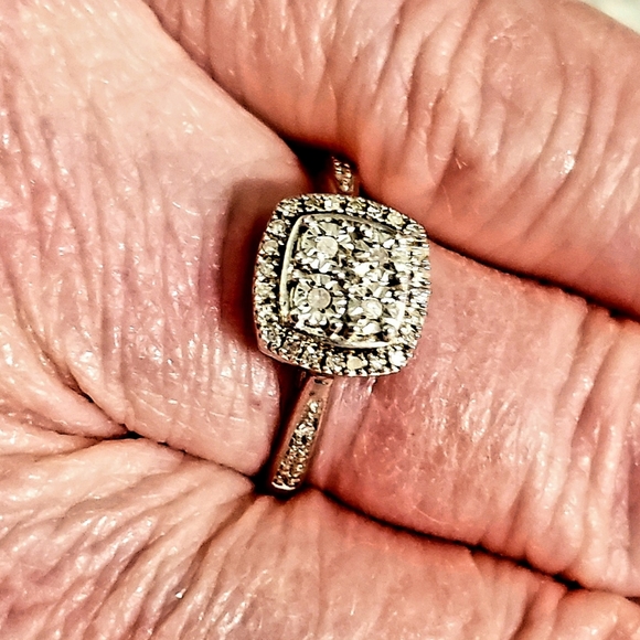 Meet your Posher, Mary - Picture 5 of 16